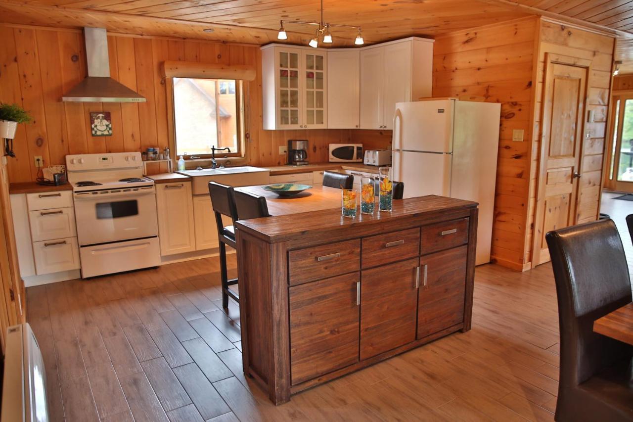 Les Chalets Du Lac Serein Saint Ludger de Milot Exteriör bild