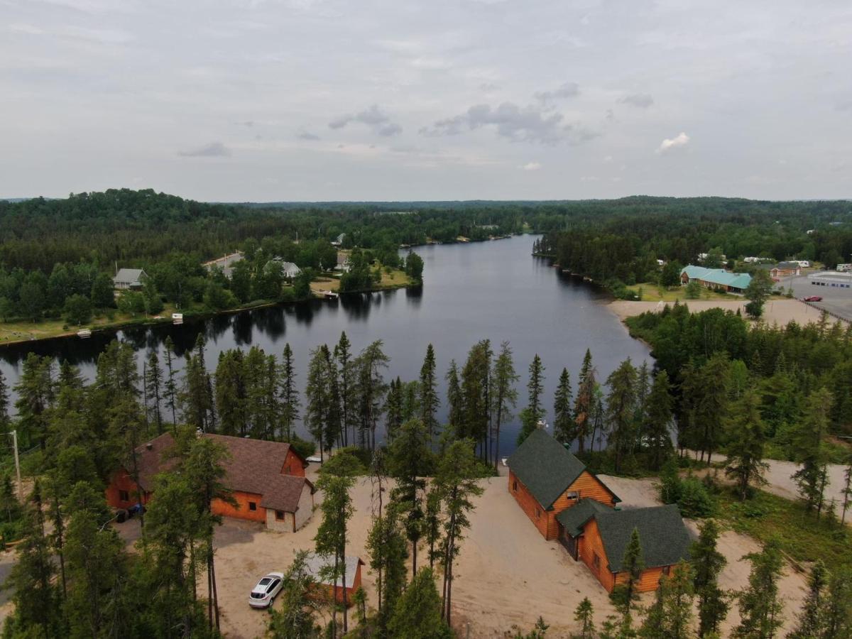 Les Chalets Du Lac Serein Saint Ludger de Milot Exteriör bild