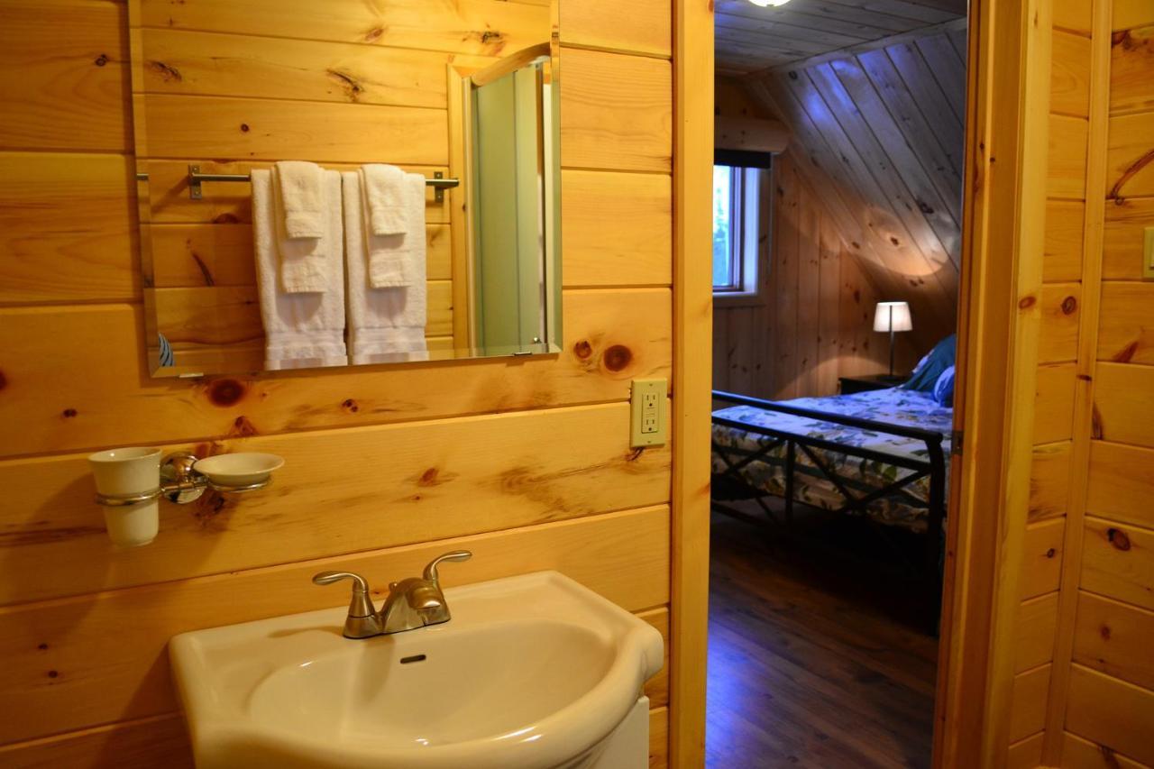 Les Chalets Du Lac Serein Saint Ludger de Milot Exteriör bild