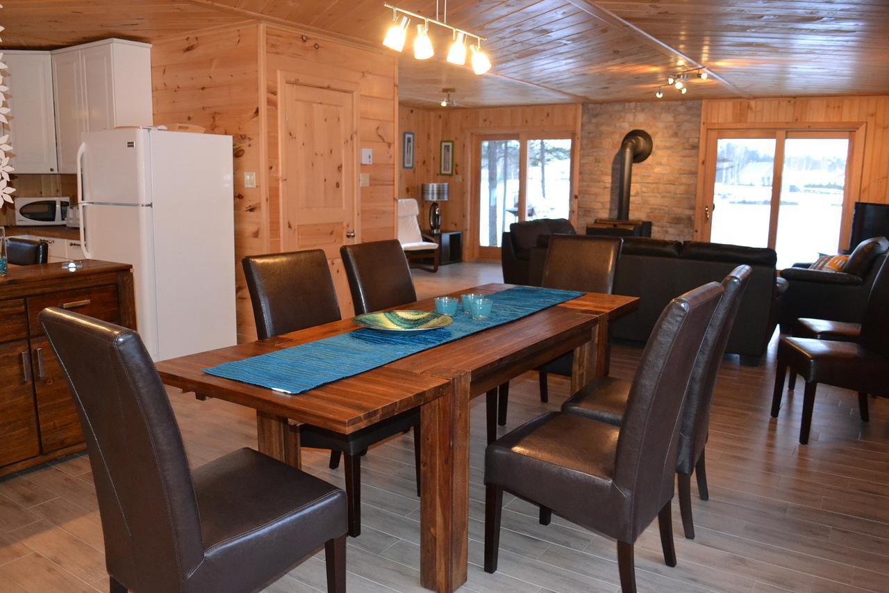 Les Chalets Du Lac Serein Saint Ludger de Milot Exteriör bild